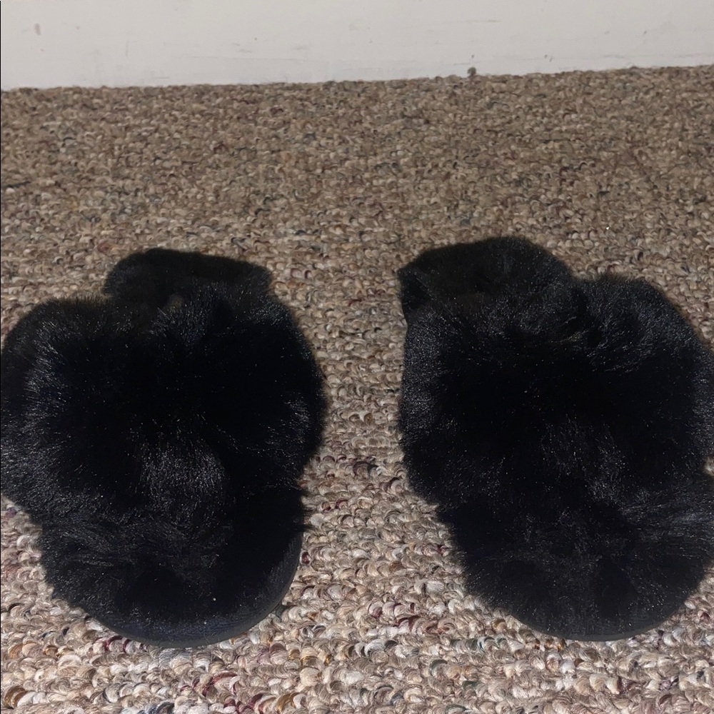 Womens FamiPort Cozy Fur Slippers Black